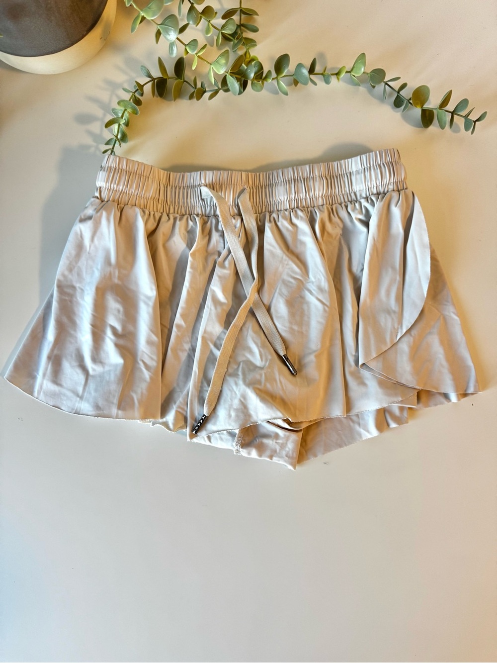 Light Liberty Pro Girls Butterfly Athletic Shorts Off White Youth Medium YM